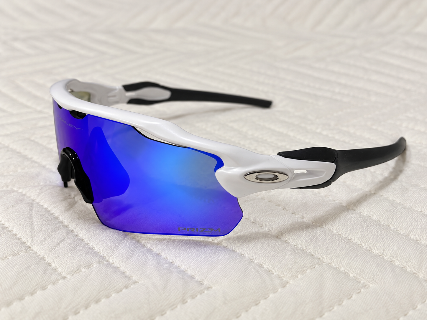 Lentes Deportivos Blancos con Visor Azul Espejado - Imagen 2