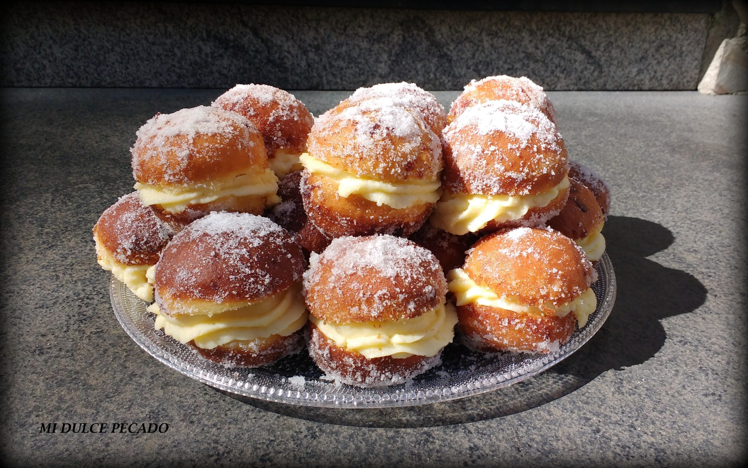 Bomba rellena de Crema Pastelera
