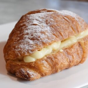 Croissant relleno de Crema Pastelera