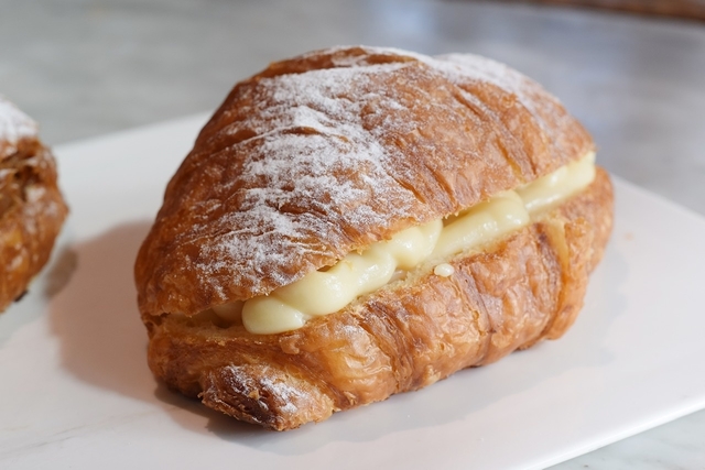 Croissant relleno de Crema Pastelera